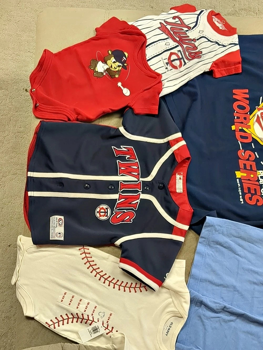 MLB Twins baseball graphic tee Kids Baseball Tees Size 3-6 Month- Size Xl Adult.